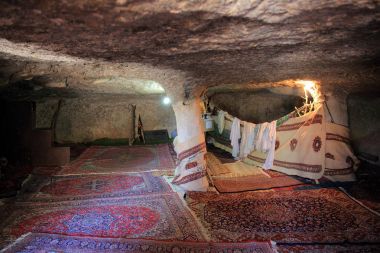 Meymend tarihi köy. İnsanlar kafes içinde yaşadı. Meymend, Iran.