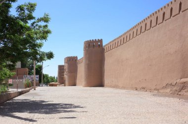 Kirman Eyaleti, Iran eski adobe kalede Rayen Castle (Arg-e Rayen Farsça) olduğunu.