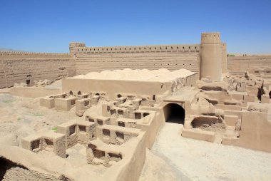 Kirman Eyaleti, Iran eski adobe kalede Rayen Castle (Arg-e Rayen Farsça) olduğunu.