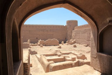 Kirman Eyaleti, Iran eski adobe kalede Rayen Castle (Arg-e Rayen Farsça) olduğunu.