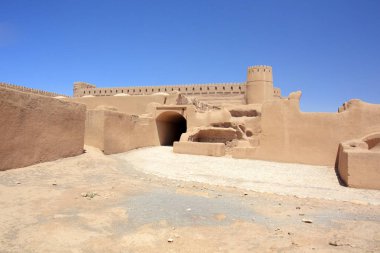 Kirman Eyaleti, Iran eski adobe kalede Rayen Castle (Arg-e Rayen Farsça) olduğunu.