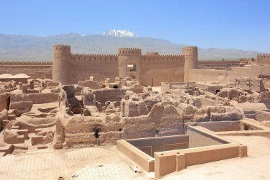 Kirman Eyaleti, Iran eski adobe kalede Rayen Castle (Arg-e Rayen Farsça) olduğunu.