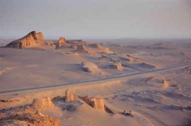 Kerman eyaletinin-Shafi Abad Köyü ve Kaluts (Dasht-e Lut Çölü) 