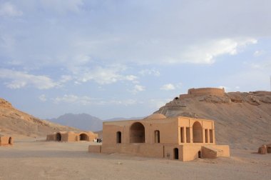  Yazd Dakhmeh-ye Zartoshtiyun (Zerdüşt tapınakları ve sessizlik kuleleri)