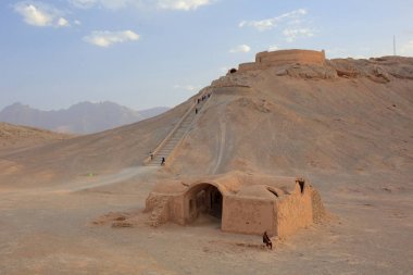  Yazd Dakhmeh-ye Zartoshtiyun (Zerdüşt tapınakları ve sessizlik kuleleri)