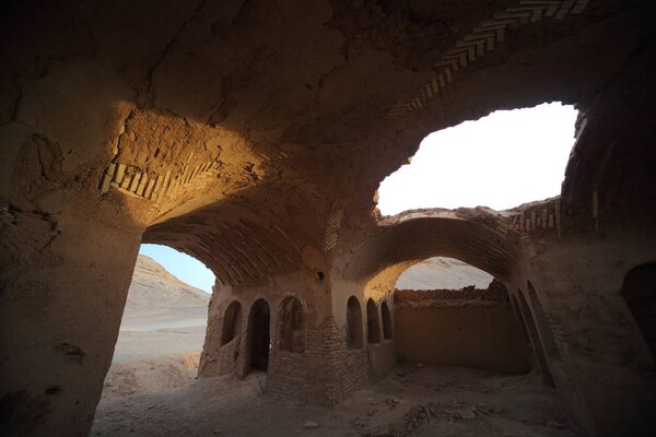  Язд Дахме-е Зартоштиюн (Зороастрийские храмы и башни молчания)
)