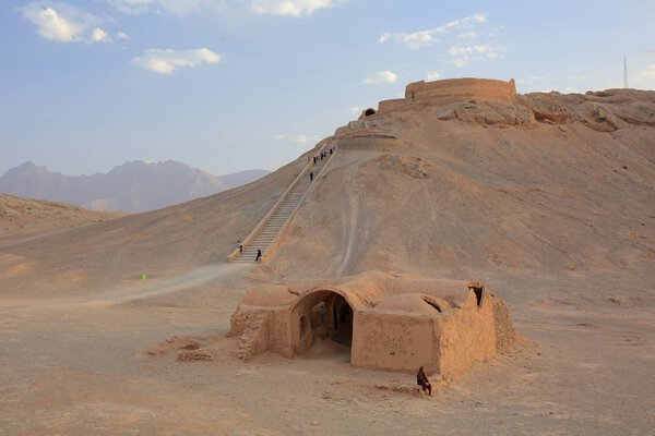  Язд Дахме-е Зартоштиюн (Зороастрийские храмы и башни молчания)
)