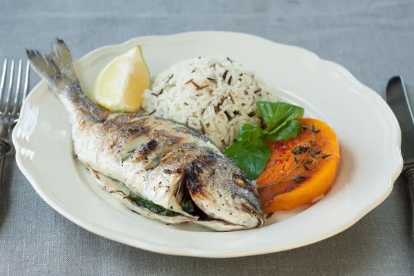 Dorado pirinç ve kabak ile