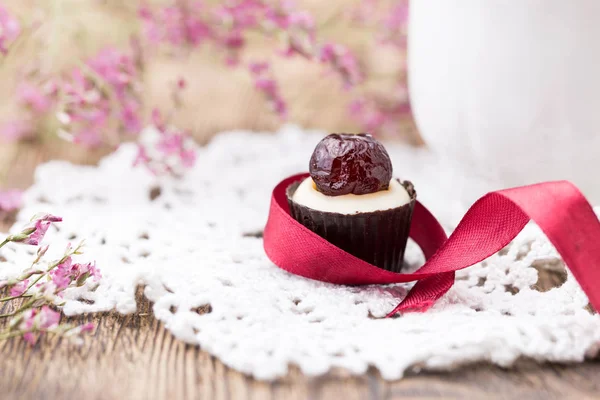 Шоколадные конфеты на День Святого Валентина — стоковое фото