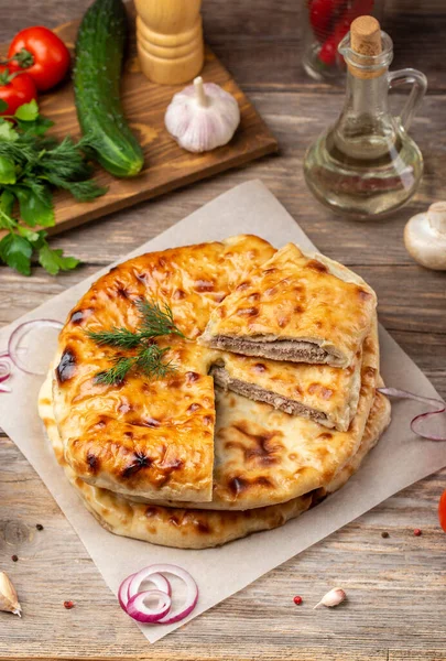 Διάφορες Ossetian Πίτες Πατάτες Μανιτάρια Τυρί Και Κρέας — Φωτογραφία Αρχείου
