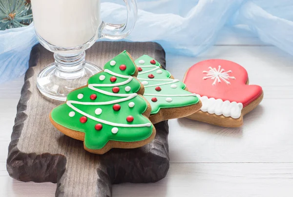 Christmas and New Year gingerbread with hot milk — Stock Photo, Image