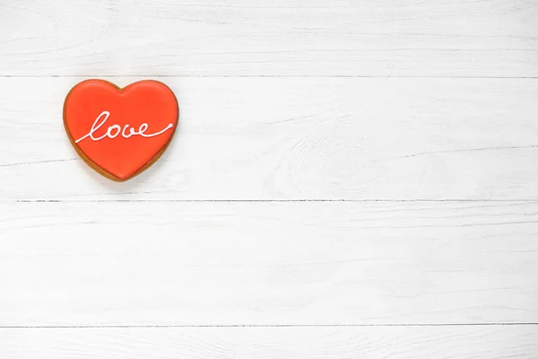 Perník, červené srdce pro zamilované na Valentýna na isola — Stock fotografie