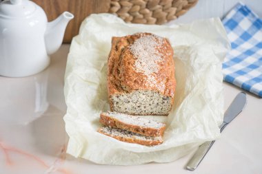 Susam, kepeği ve keten tohumu, d ile kepek ekmek taze dilimlenmiş