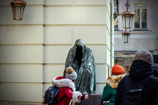 Hayalet. Prag 'daki 2. Heykel Turistleri..