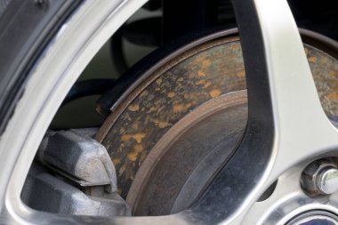 Paslı arabaların disk frenleri var..