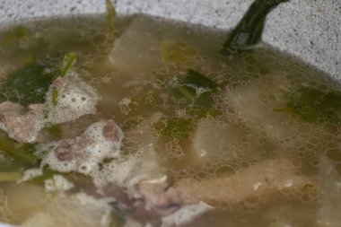 Çin turplu domuz pirzolası çorbası..