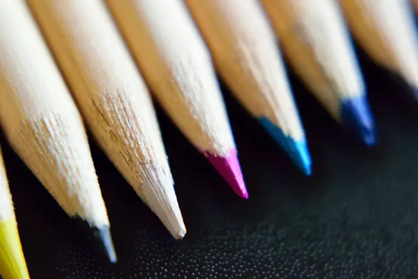 Crayons Colorés Sur Fond Sombre Vue Rapprochée — Photo
