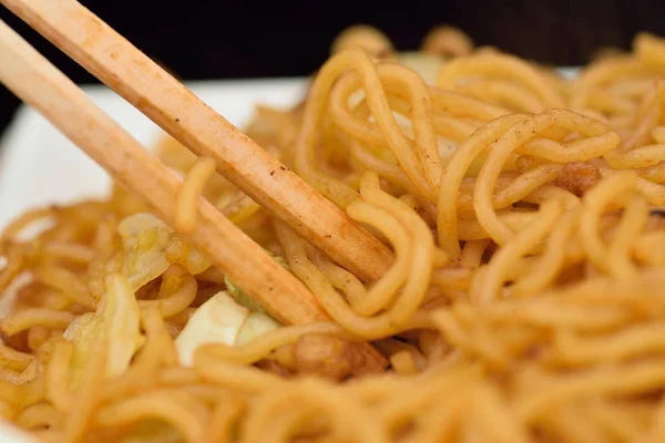 Japanese Street Food Fried Yakisoba Noodles with wooden Chopsticks — Stock Photo, Image