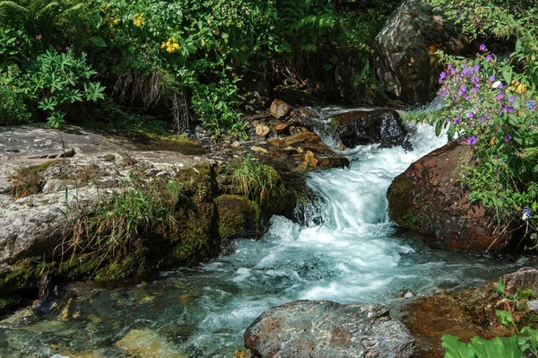 Doğal dağ şelale Camii — Stok fotoğraf
