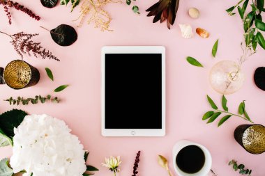 Tablet, vintage tepsi, ortanca, kabukları, kahve, altın kaşık, branchetablet, vintage tepsi, ortanca, kabukları, kahve, altın kaşık, branche