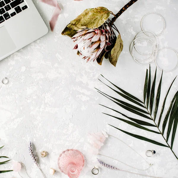 Feminine home office workspace — Stock Photo, Image