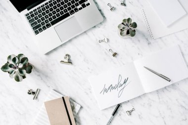 Üstten Görünüm ofis masaları