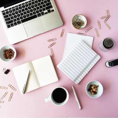Üstten Görünüm ofis masaları