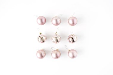 parlak Noel topları yaratıcı düzenleme