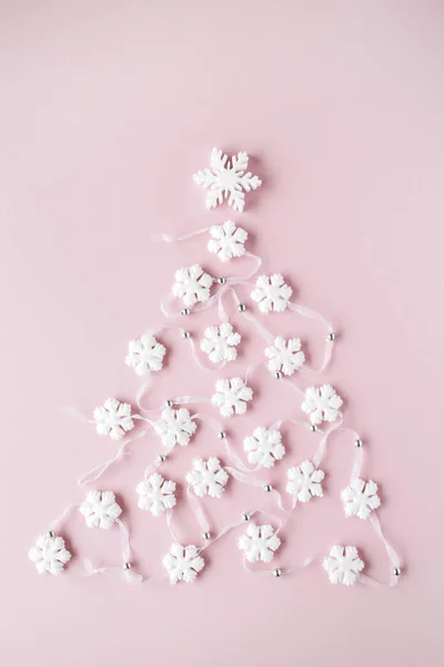 Fehér karácsonyfa díszítés화이트 크리스마스 트리 장식 — Stock Fotó