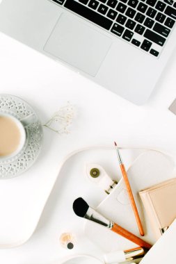 kadınsı ev ofis çalışma alanı