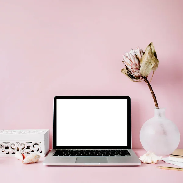 Laptop with blank screen — Stock Photo, Image