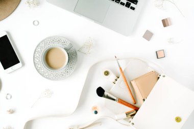 kadınsı ev ofis çalışma alanı