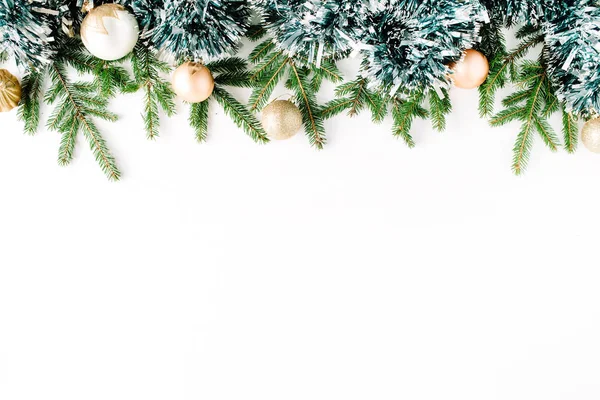 Weihnachtskomposition mit Tannenzweigen — Stockfoto