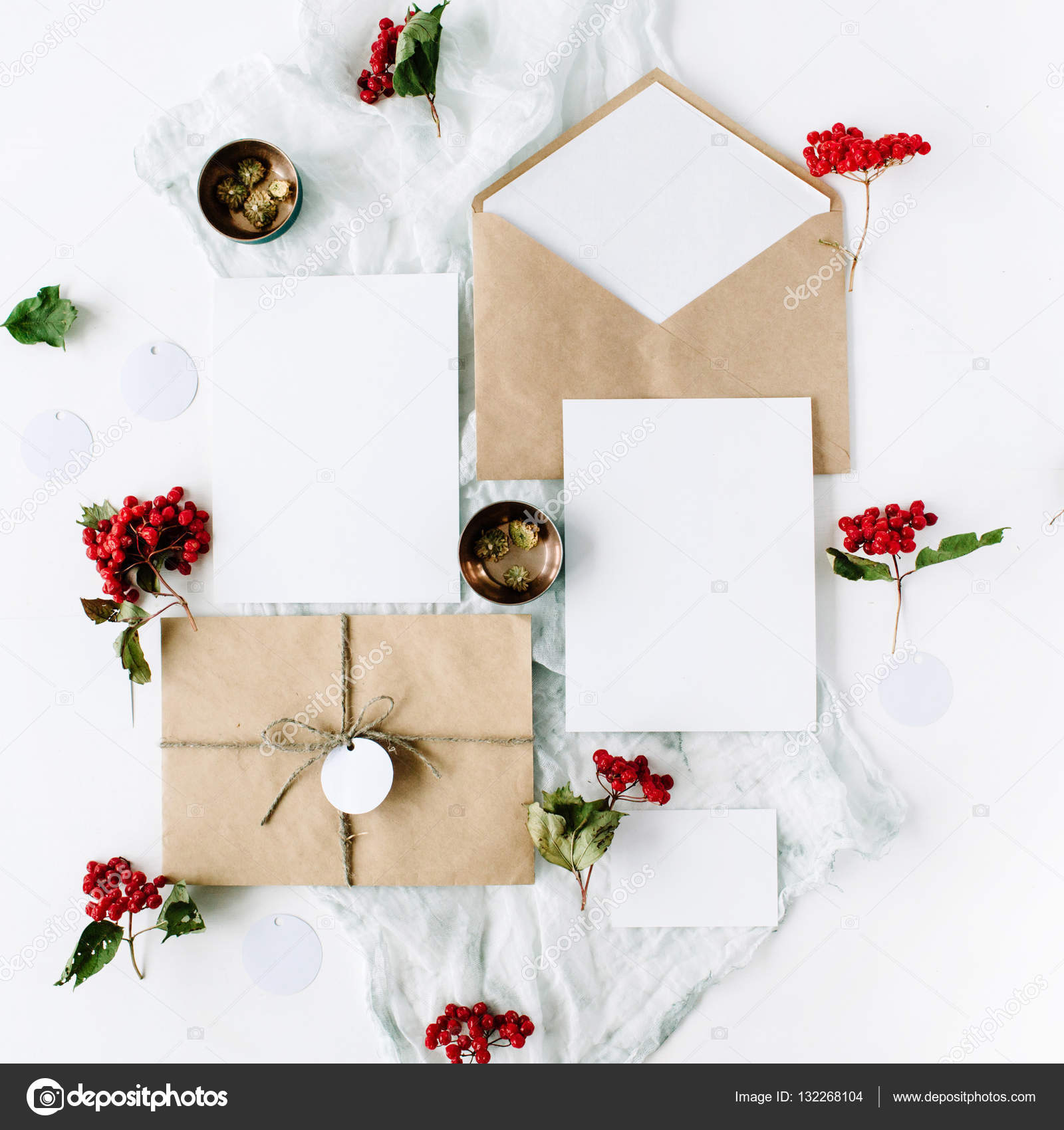 Wedding invitation cards, craft envelopes — Stock Photo