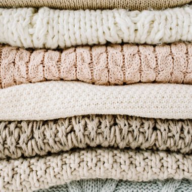 Trendy ve şık kadınsı aksesuarları düzenleme