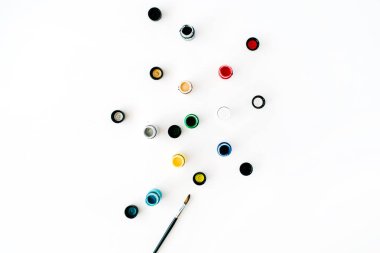 Minimalist sanatçı çalışma alanı