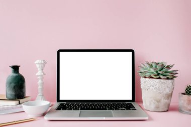 Modaya uygun modern düz yatıyordu çalışma alanı