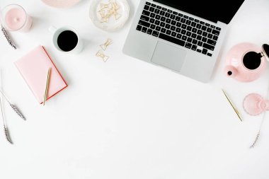 Modaya uygun modern düz yatıyordu çalışma alanı
