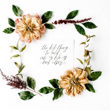 Güzel düz yatıyordu çiçek kompozisyon