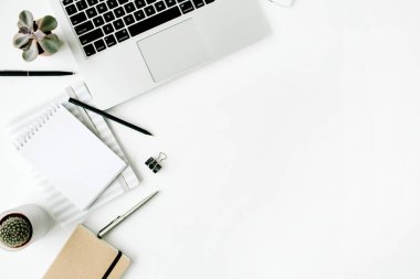 Modaya uygun modern düz yatıyordu çalışma alanı