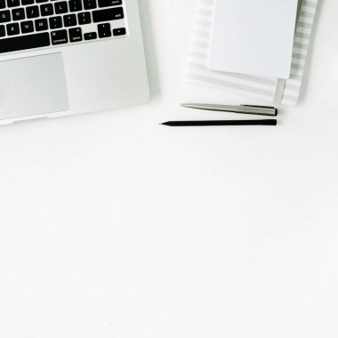 Modaya uygun modern düz yatıyordu çalışma alanı