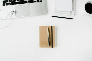 Modaya uygun modern düz yatıyordu çalışma alanı