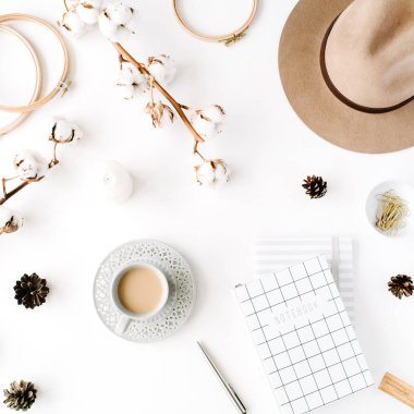 moda yaratıcı kadınsı aksesuarları