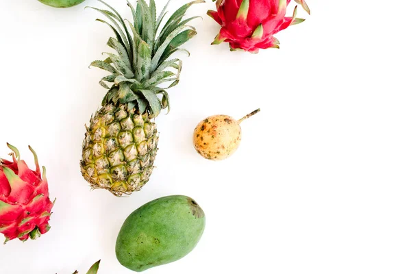 Манго, ананас, фрукты страсти и фрукты дракона — стоковое фото