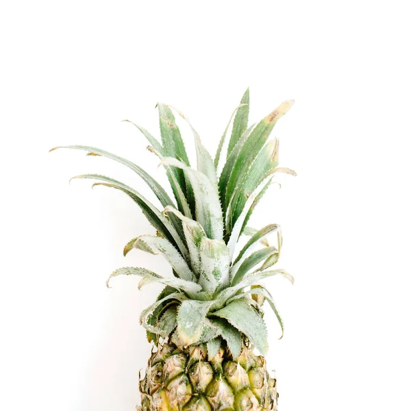 Ananas på vit bakgrund. — Stockfoto