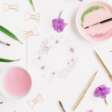 Çiçek çelenk çerçeve suluboya ile boyalı