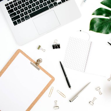 Ev ofis çalışma alanı mockup dizüstü bilgisayar ile,