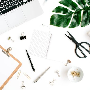 Ev ofis çalışma alanı mockup dizüstü bilgisayar ile,