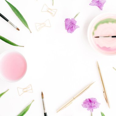 Çerçeve suluboya, Boya fırçaları, altın kalem ve Klipler