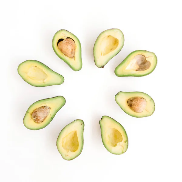 Geschnittene rohe Avocado. — Stockfoto